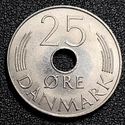 泉币菌-第80场-散币乐园欢乐场 - 原光美品  丹麦1979年25欧尔中孔镍币 玛格丽特二世花押 