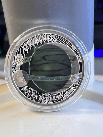 第170期拍卖【长期征集拍品】 - 帕劳2018年太阳系系列2天王星镶蓝色铌金属彩银币，金属:999银/998铌，重量:15克(8.3克银/6.7克铌），发行：3000枚
