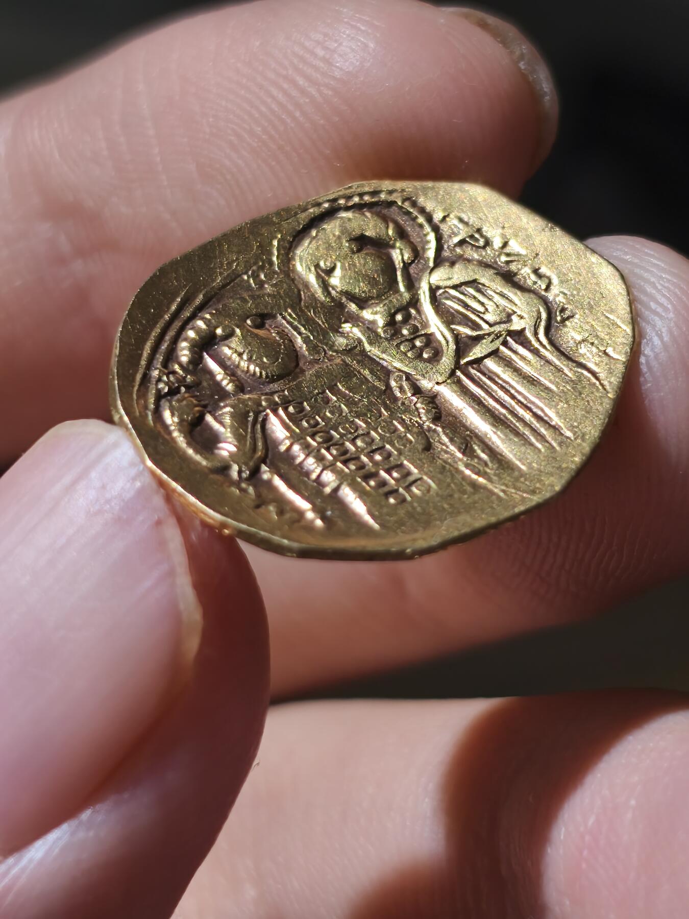 星盘世界钱币八月十六日古典币精品专场，本场全部老孙严选精品 金币！拜占庭金币约翰三世金币(尼西亚人)1222-1254年。Hyperpyron(3.45克)常见现象贸易流通需要进行人为减重，品相不错，压印完整，成色很足，非常有手感的一枚