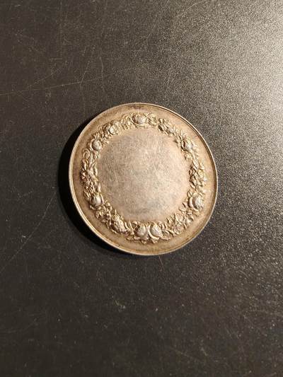 老王徽章第141期 - 法国婚章   950银    直径30mm   重量12.4g