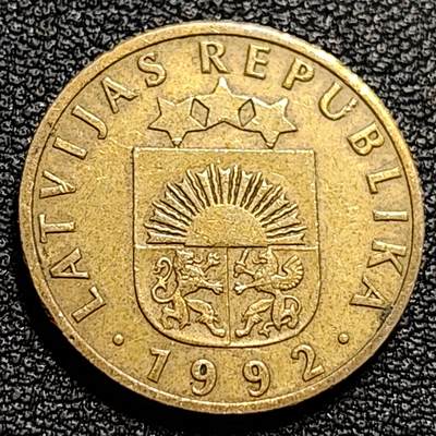 泉币菌-第84场-散币乐园场 1992年 拉脱维亚10分黄铜币 20MM