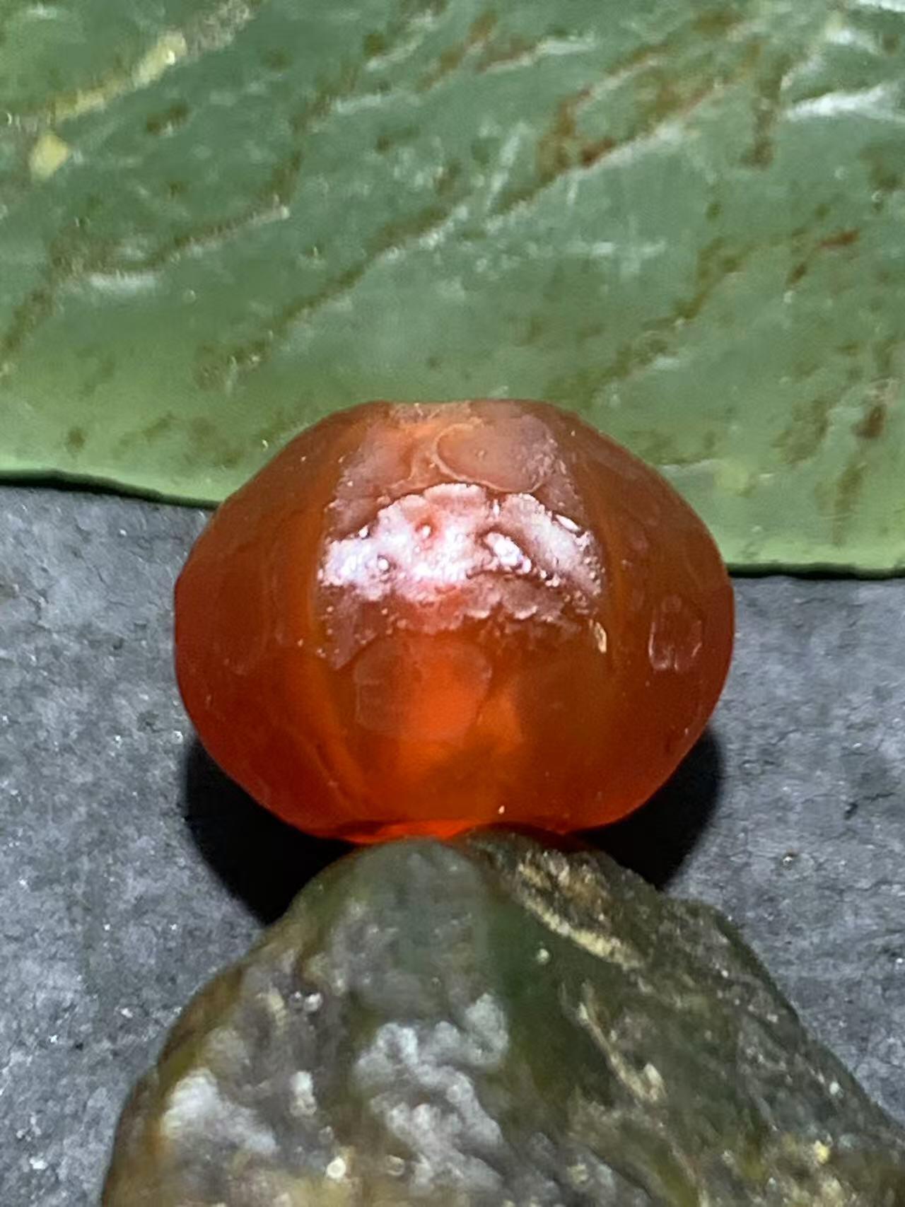 精美高玉化风化纹酒红玛瑙六棱南瓜算盘珠一颗，，