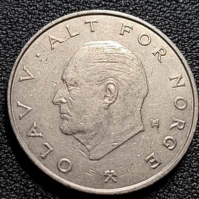 泉币菌-第84场-散币乐园场 1977年 挪威1克朗镍币 奥拉夫五世 皇冠 25mm
