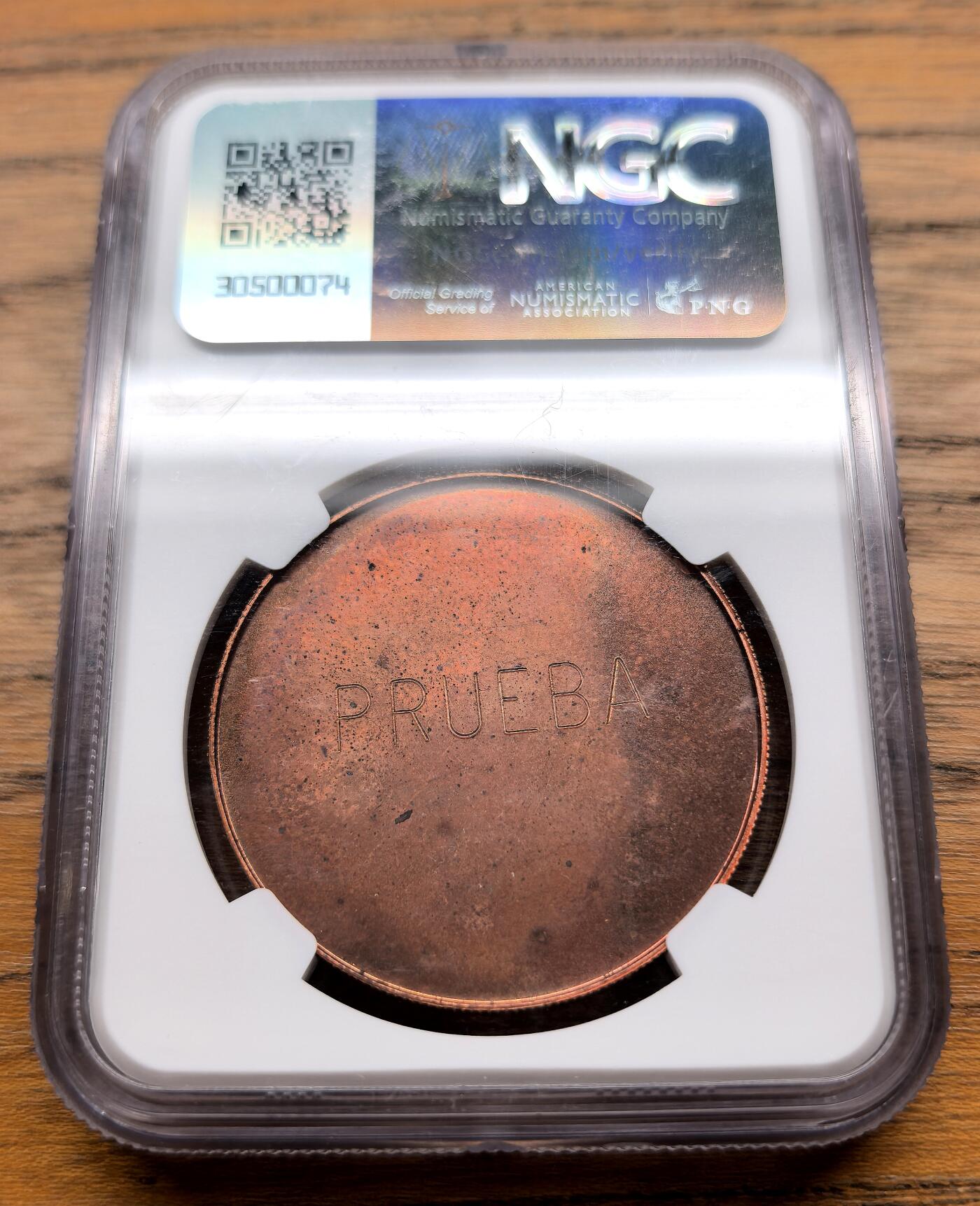 凡希社世界钱币微拍第三百零九期 1978赤道几内亚总统恩圭马比约戈2000E铜样币NGC-PR65，赤道几内亚第一任总统、政治家、独裁者，非洲民族解放运动的元老，1968年10月12日—1979年8月3日执政。