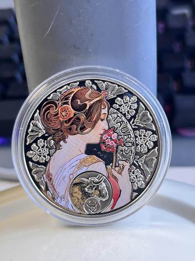 第170期拍卖【长期征集拍品】 - 纽埃2011年十二星座系列金牛座慕夏新艺术美女银币，925银，28.28克，有氧化