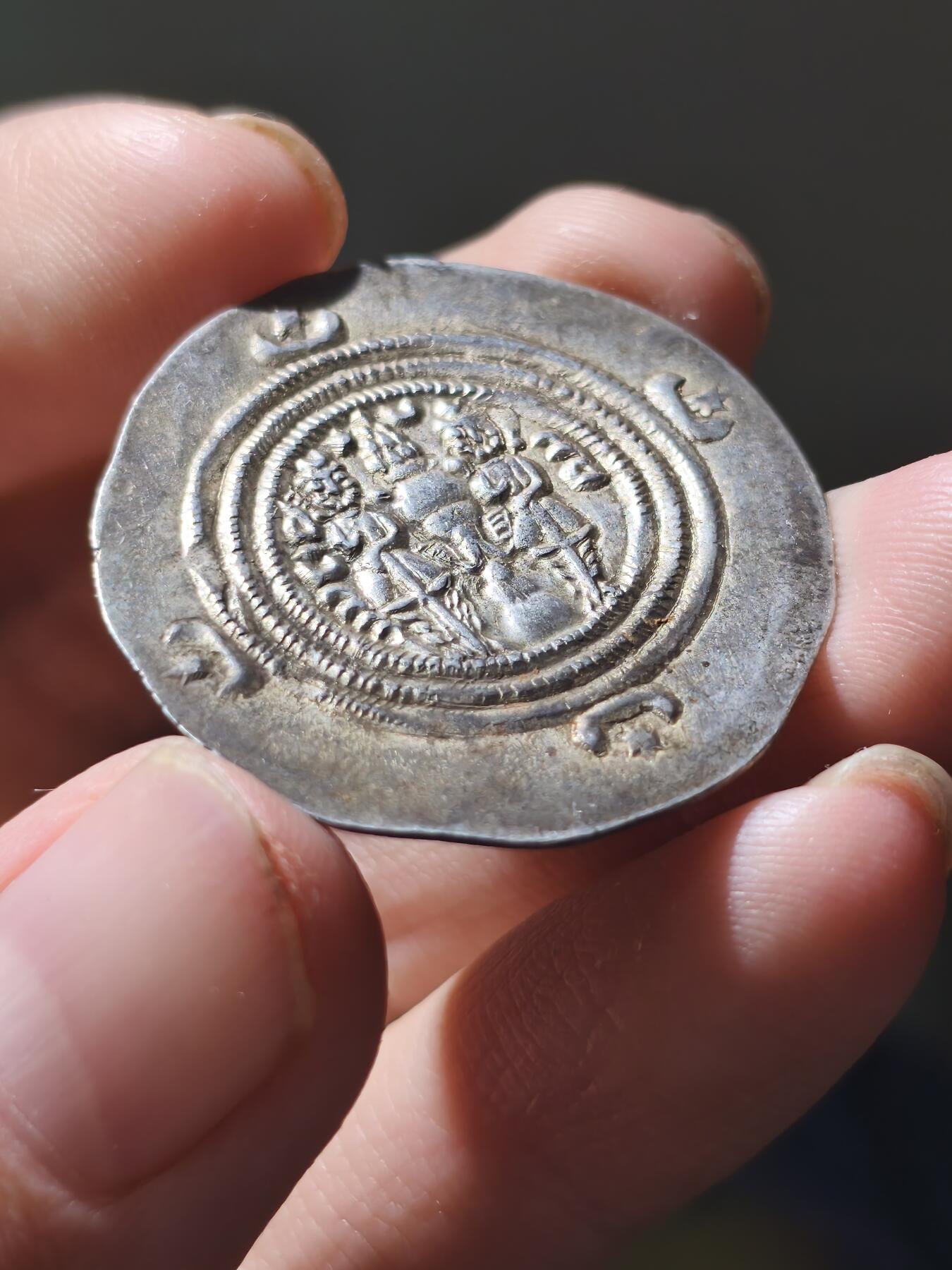 星盘世界钱币八月十六日古典币精品专场，本场全部老孙严选精品 极品！库斯老二世德拉克马银币顶级美品，一步到位的极致品相，非常优美的风格，味道很好，而且这一枚超级大，
