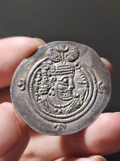 星盘世界钱币八月十六日古典币精品专场，本场全部老孙严选精品 - 极品！库斯老二世德拉克马银币顶级美品，一步到位的极致品相，非常优美的风格，味道很好，而且这一枚超级大，