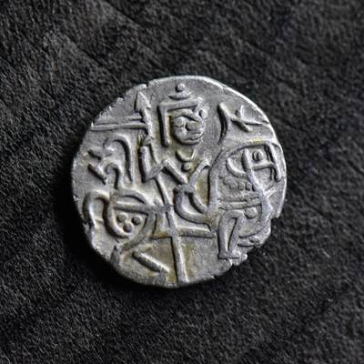 【良泉】第37期【直播场】9月4日晚19.30点开拍！ 160组，西方古代钱币、丝路金银铜件专场 - 【藏家出品A】【撒希王朝】骑士瘤牛银币，打制深邃，状态好！3.08克