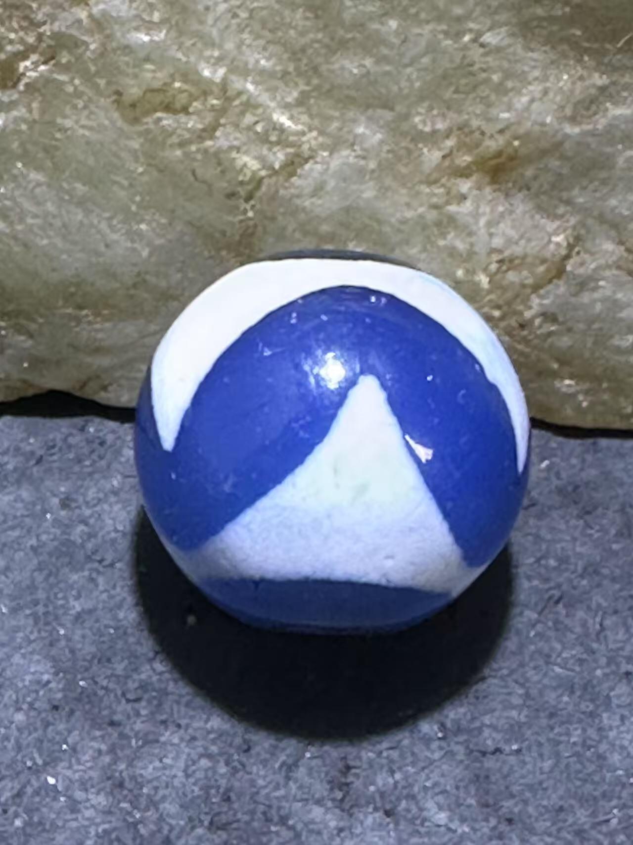 仅此一颗，精美藏传蓝玉髓虎牙天珠一颗，。