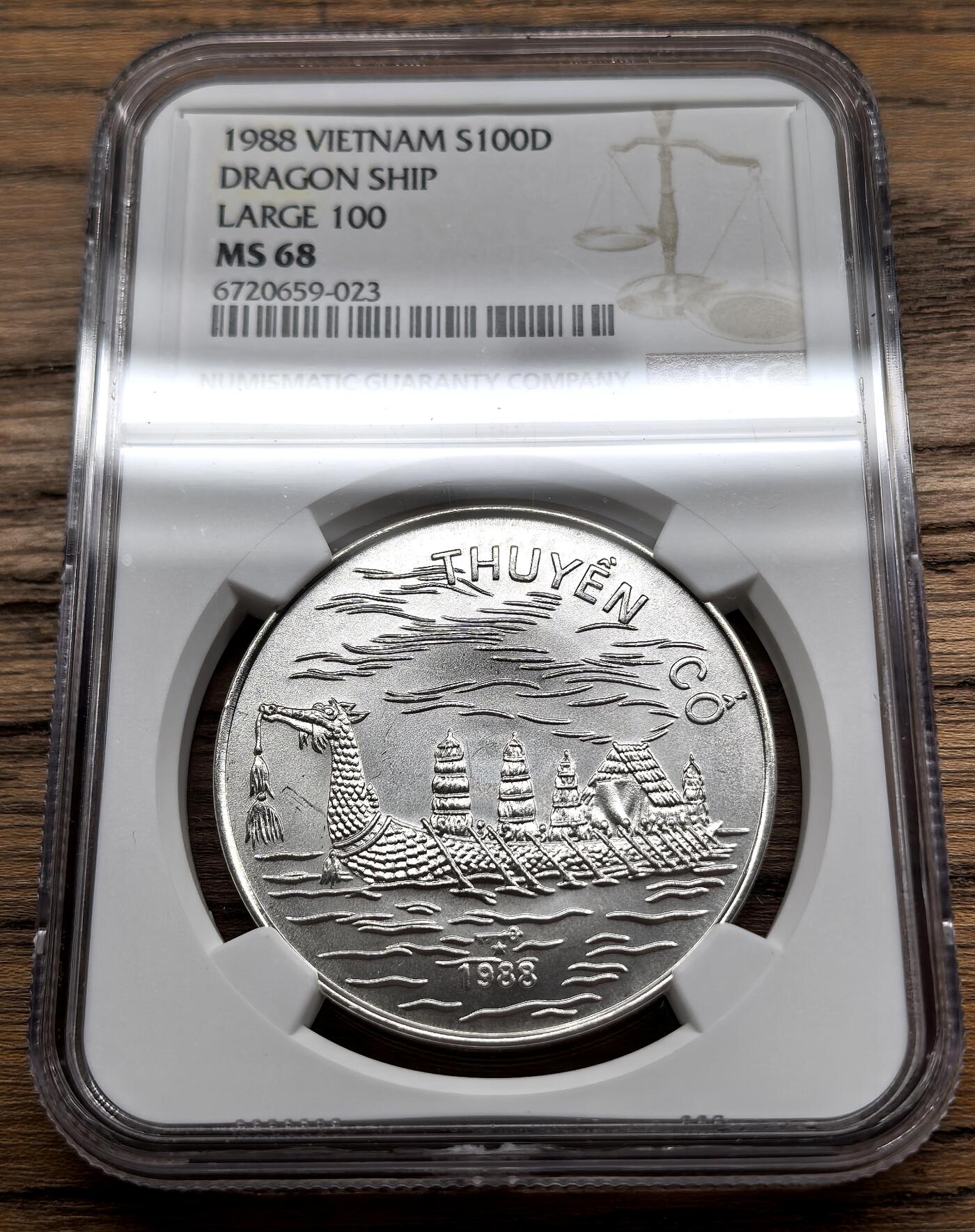 凡希社世界钱币微拍第三百零九期 1988越南龙舟100元大银NGC-MS68，喷砂matt工艺，大字100版。