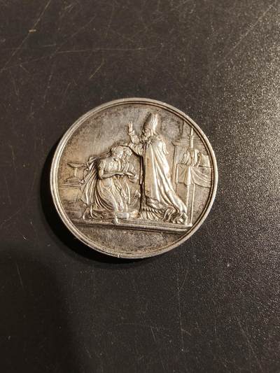 老王徽章第141期 - 法国宗教婚章     950银    早期无边铭版本    直径27mm   重量10g