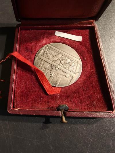 老王徽章第141期 - 法国棉纺织业大银章     原盒    1926年实发    直径36mm   重量18.3g