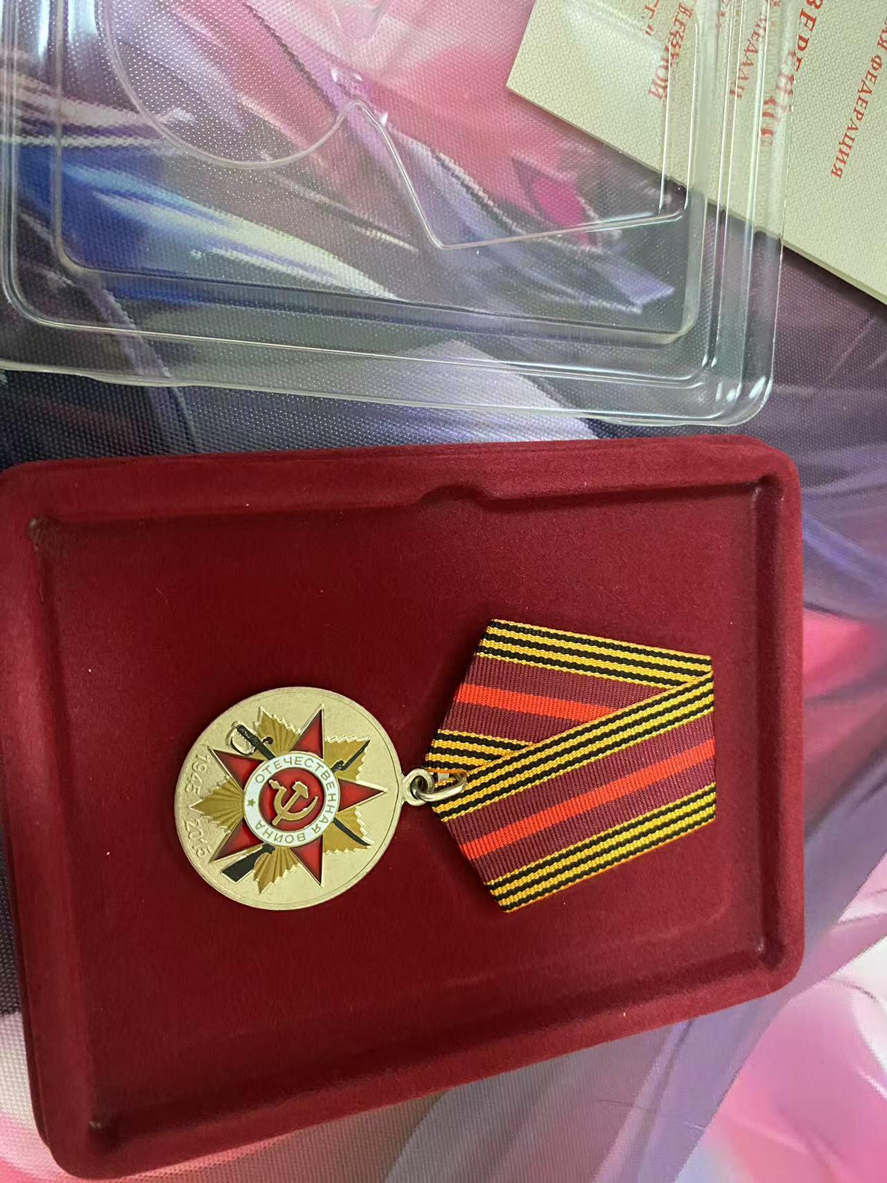 苏联勋章奖章3月28日晚上九点结束在麦稀奇 找不到的加我qq或者微信都是184277308备注苏章拍卖。最好加微信群每次都会通知还有提前可以一口价的 最近会持续拍卖一些东西。
