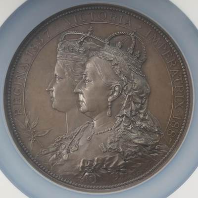 掌中浮雕-藏着的欧洲第033场 - NGC MS63 : 1887年维多利亚女王登基50周年纪念大铜章，奥地利章牌艺术大师安东·沙夫（Anton Scharff，1845-1903）名誉品，80mm，金融城系列大章，Eimer记录仅发行450枚