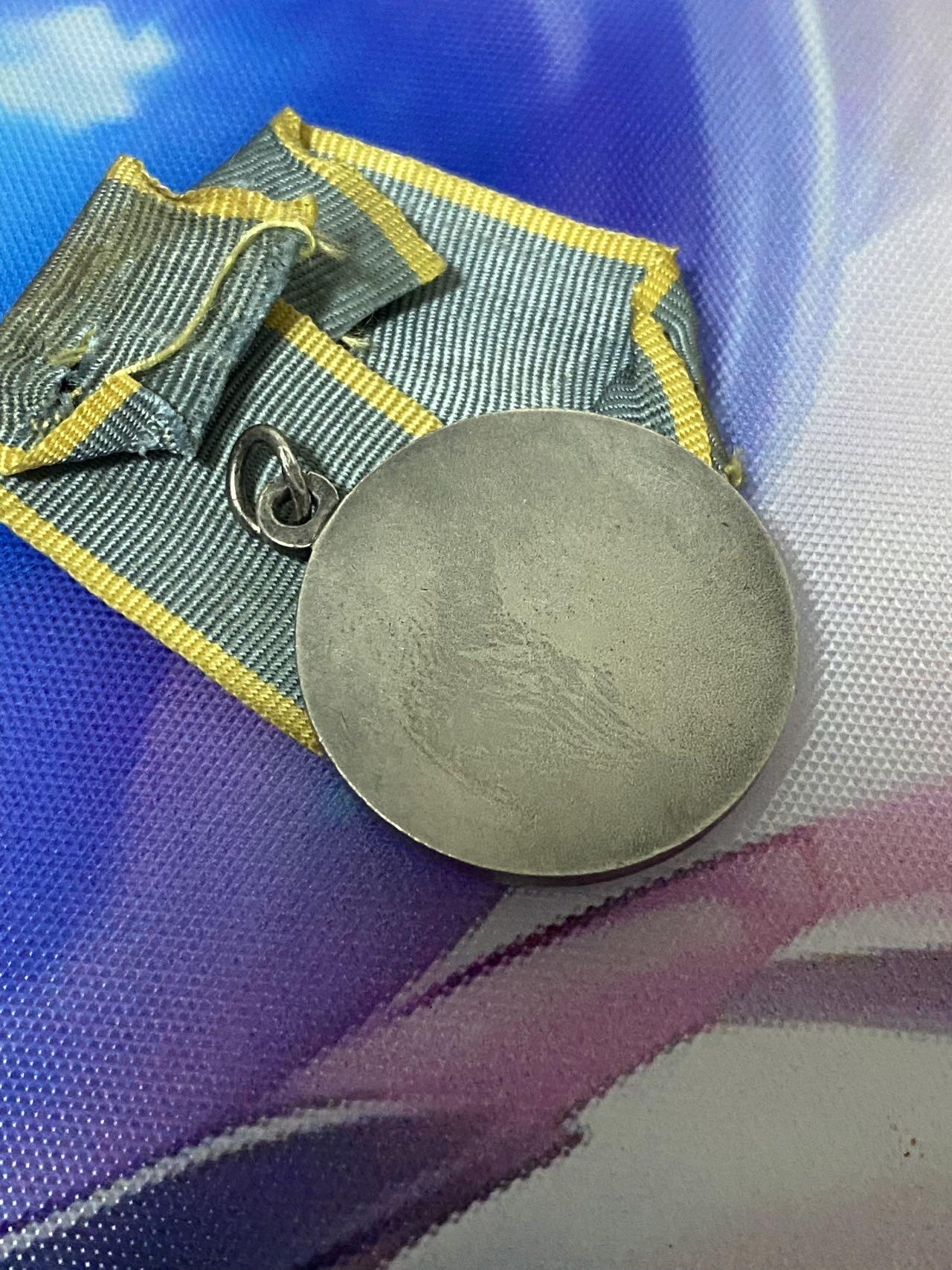 苏联勋章奖章3月28日晚上九点结束在麦稀奇 找不到的加我qq或者微信都是184277308备注苏章拍卖。最好加微信群每次都会通知还有提前可以一口价的 最近会持续拍卖一些东西。