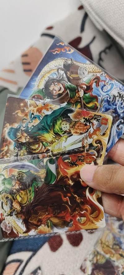 秋原瞳的小店第19期（竹竿击落叶子，红枣掉落下来的砰砰声，那是最美好的记忆之一） - 卡游三国浮生如梦关羽一组3张