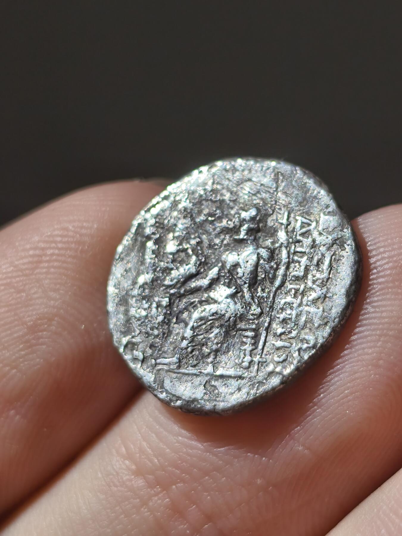 星盘世界钱币八月十六日古典币精品专场，本场全部老孙严选精品 非常稀少！塞琉古德米特里乌斯二世1德拉克马 美索不达米亚塞琉西亚造币，该币型是塞琉古在两河地区最后的造币，之后帕提亚有模仿这一类型且极其昂贵