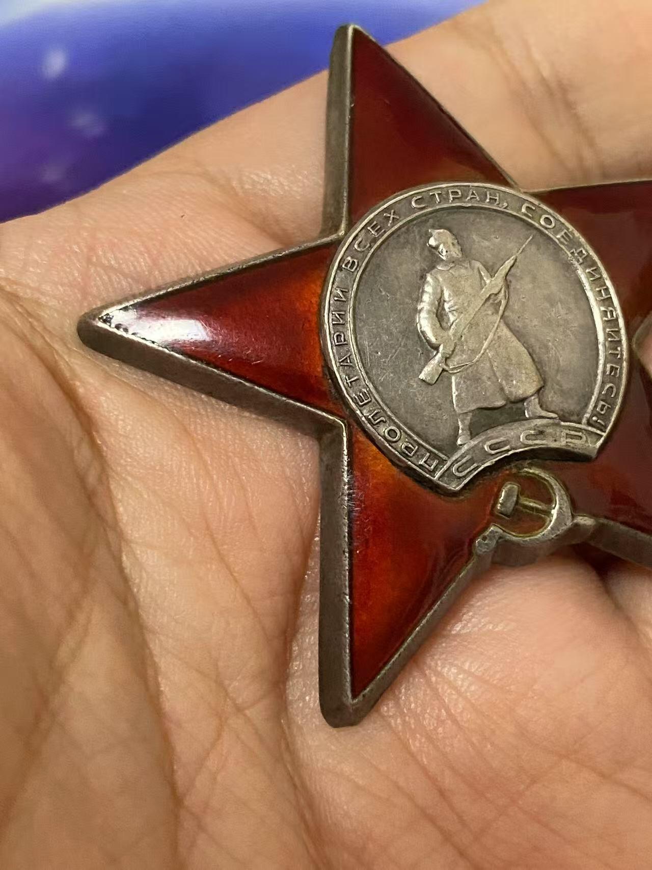 苏联勋章奖章3月28日晚上九点结束在麦稀奇 找不到的加我qq或者微信都是184277308备注苏章拍卖。最好加微信群每次都会通知还有提前可以一口价的 最近会持续拍卖一些东西。