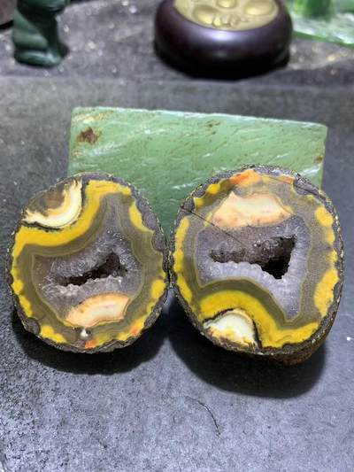 精美亚光原皮招财晶洞战国红玛瑙对切原石摆件一对 - 精美亚光原皮招财晶洞战国红玛瑙对切原石摆件一对