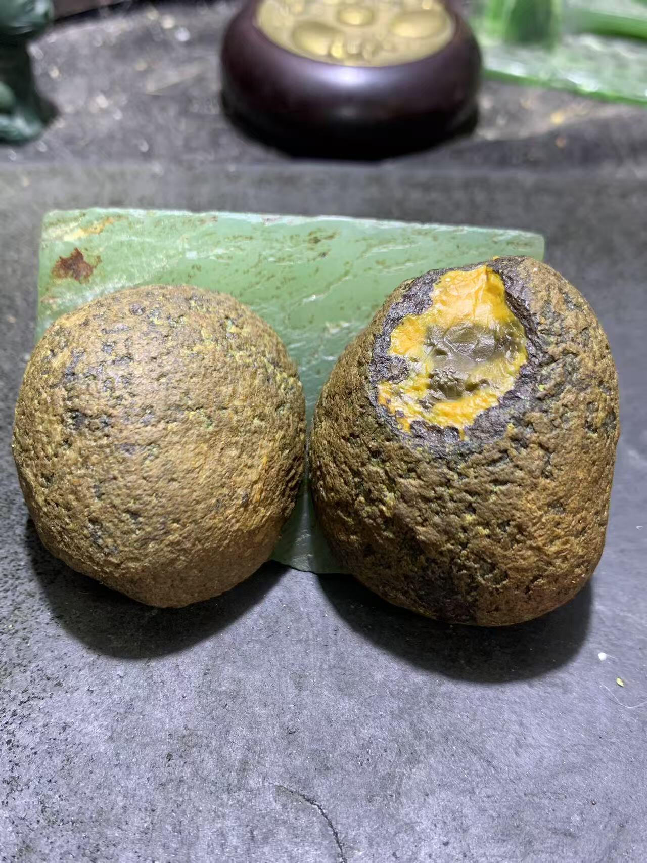 精美亚光原皮招财晶洞战国红玛瑙对切原石摆件一对