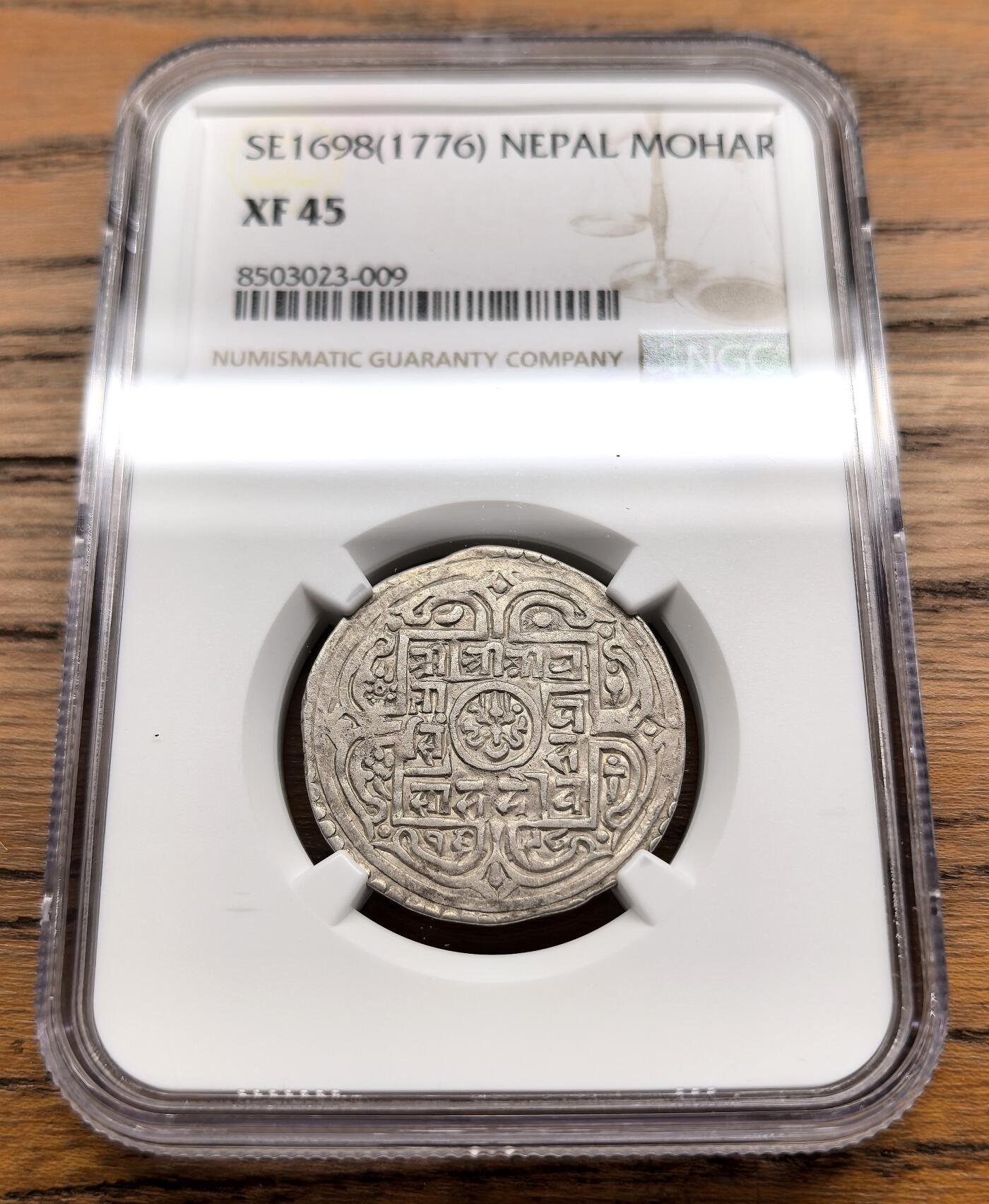 凡希社世界钱币微拍第三百零九期 SE1698（1776）尼泊尔沙阿王朝银莫哈NGC-XF45，背八莲瓣，为西藏代铸并流通于藏地。