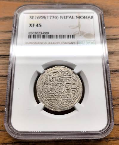 凡希社世界钱币微拍第三百零九期 - SE1698（1776）尼泊尔沙阿王朝银莫哈NGC-XF45，背八莲瓣，为西藏代铸并流通于藏地。