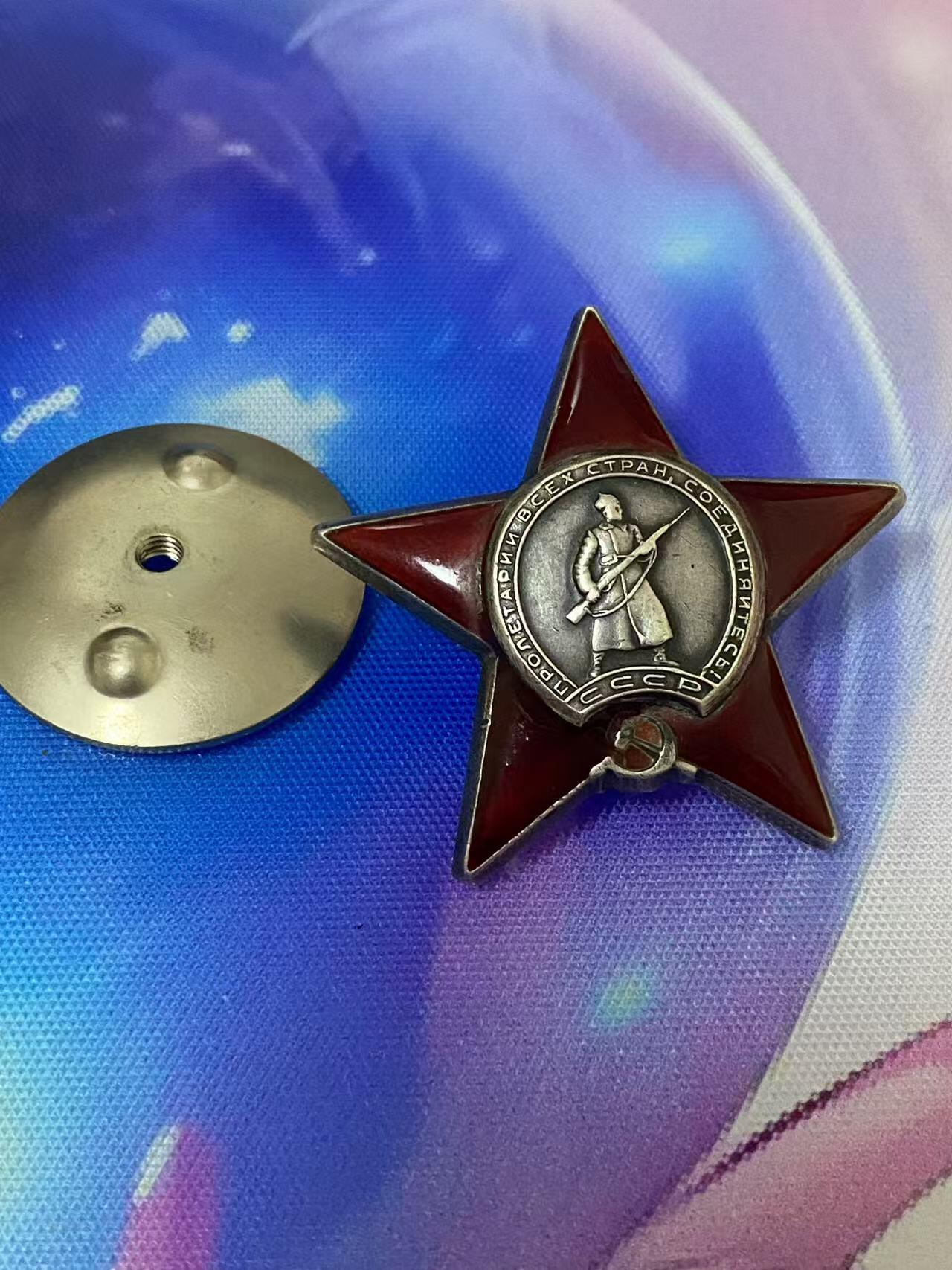 苏联勋章奖章八月十九日晚上九点结束在麦稀奇 找不到的加我qq或者微信都是184277308备注苏章拍卖。最好加微信群每次都会通知还有提前可以一口价的 最近会持续拍卖一些东西。 苏联二战红星 2586828 右下角珐琅后补 Сидоров Иван Петрович 272独立汽车运输连维修钳工 他多次在路上协助驾驶员，在敌军的火力下维修车辆，从而协助了不断供应进攻部队。