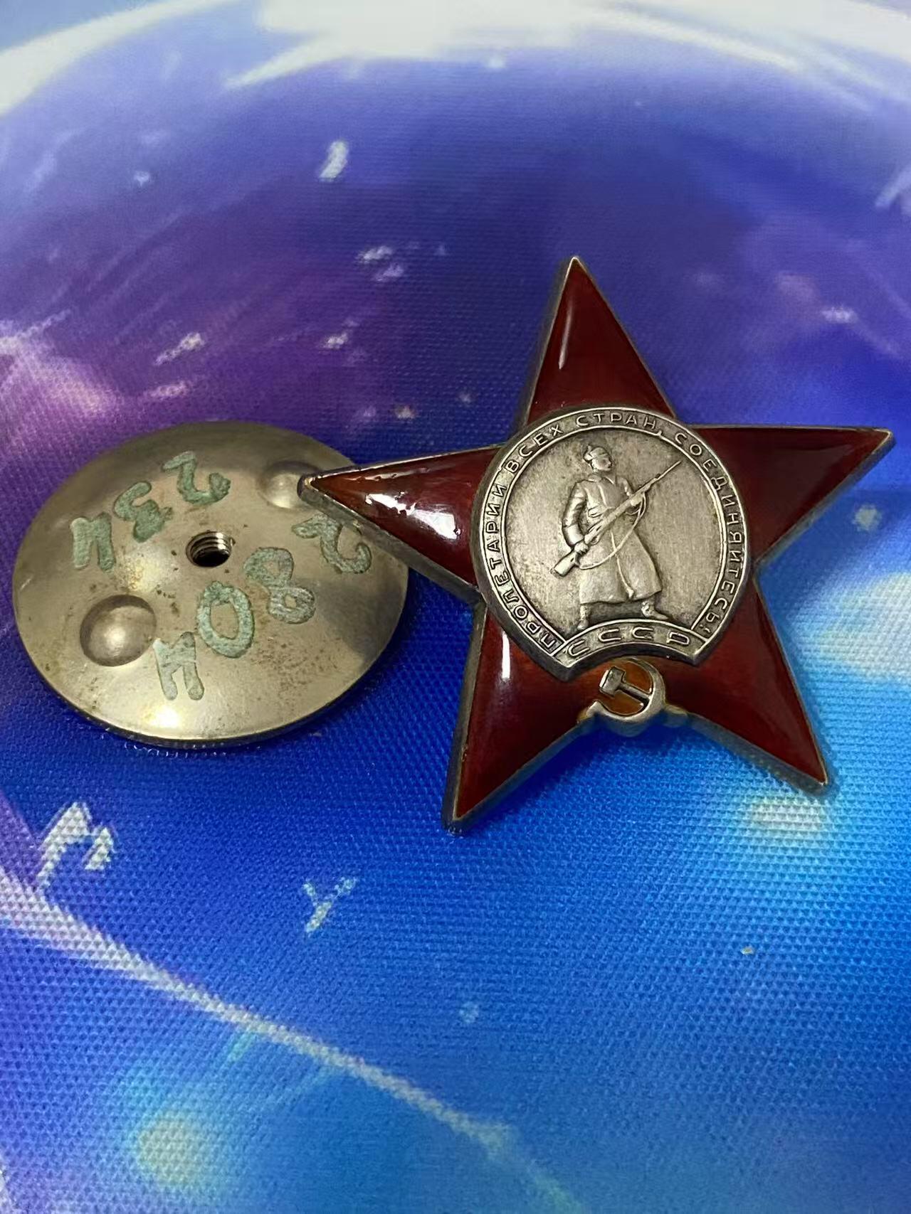 苏联勋章奖章3月28日晚上九点结束在麦稀奇 找不到的加我qq或者微信都是184277308备注苏章拍卖。最好加微信群每次都会通知还有提前可以一口价的 最近会持续拍卖一些东西。