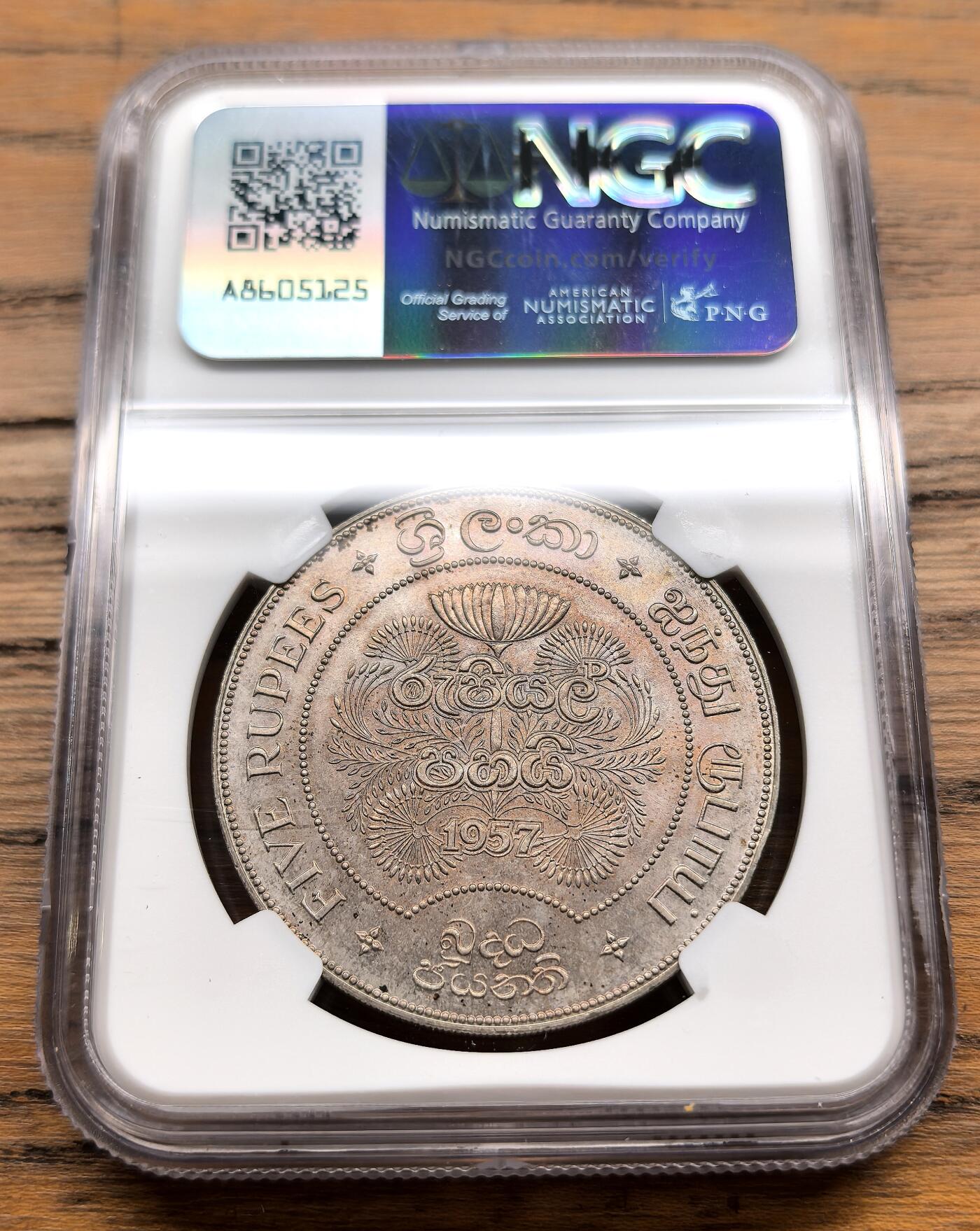 凡希社世界钱币微拍第三百零九期 1957英属锡兰佛教2500周年纪念5卢比大银NGC-MS65，漂亮的洋红包浆，高分收藏级。