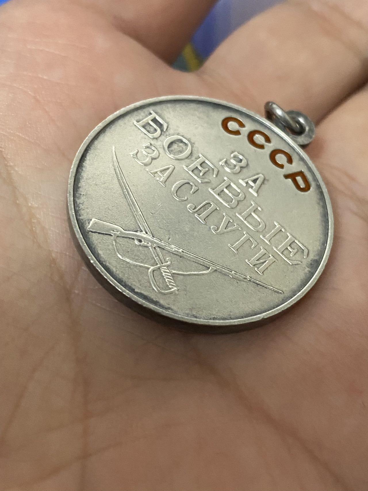 苏联勋章奖章3月28日晚上九点结束在麦稀奇 找不到的加我qq或者微信都是184277308备注苏章拍卖。最好加微信群每次都会通知还有提前可以一口价的 最近会持续拍卖一些东西。