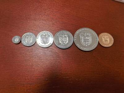 长老汇蛇年精选第三十六场拍卖 1975-76巴拿马6枚精制币，含珍珠币，克书1975不论普制还是精制，套币都在125美金以上