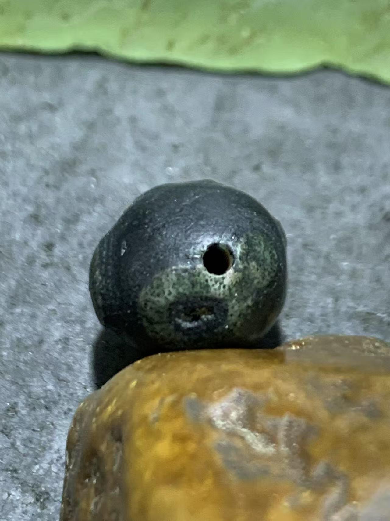 精美罕见满绿眼石原石珠子一颗，