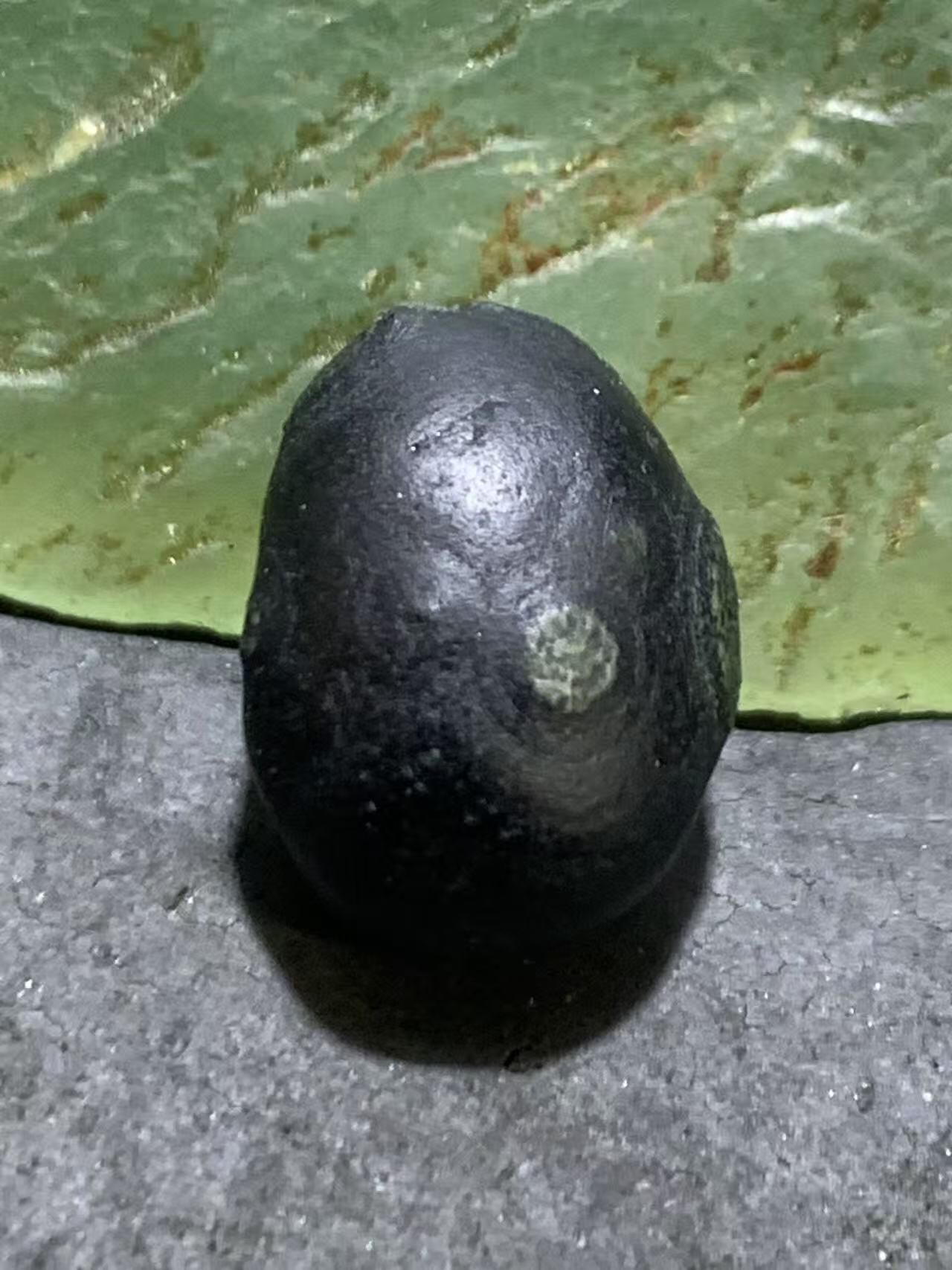 精美罕见满绿眼石原石珠子一颗，