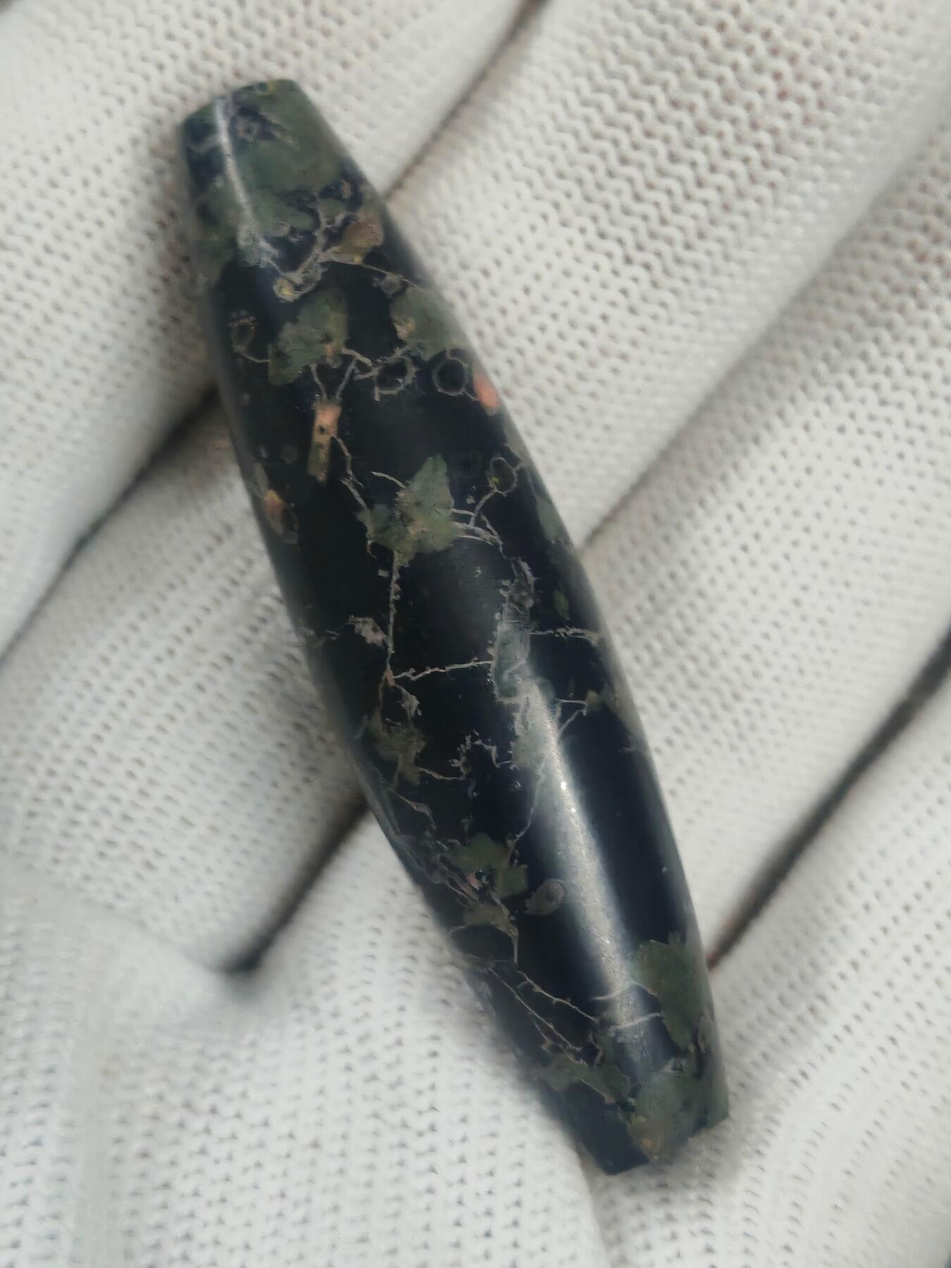 梅花玉天珠(36011)尺寸55.5*14mm重量16.8g安山岩玉强磁梅花玉