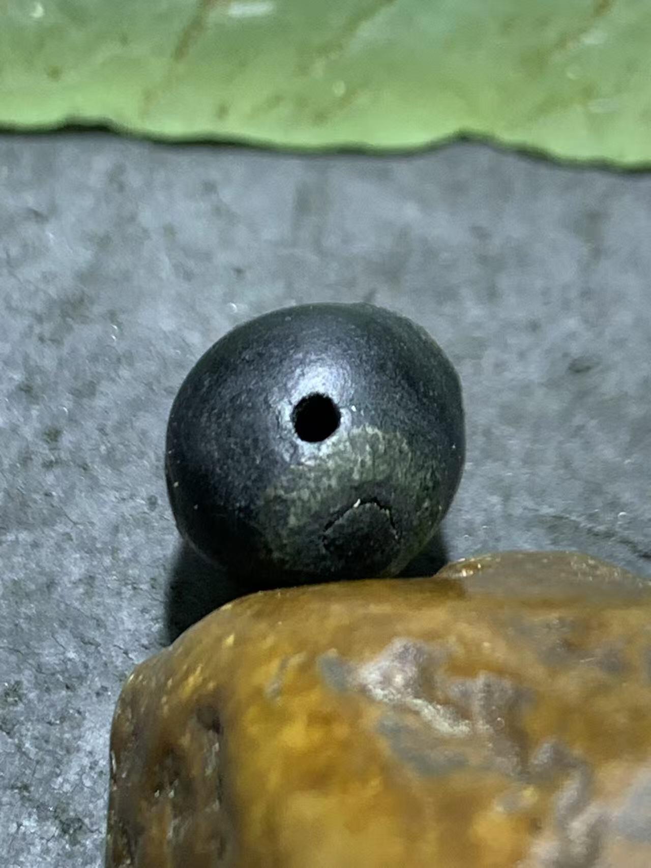 精美罕见满绿眼石原石珠子一颗，