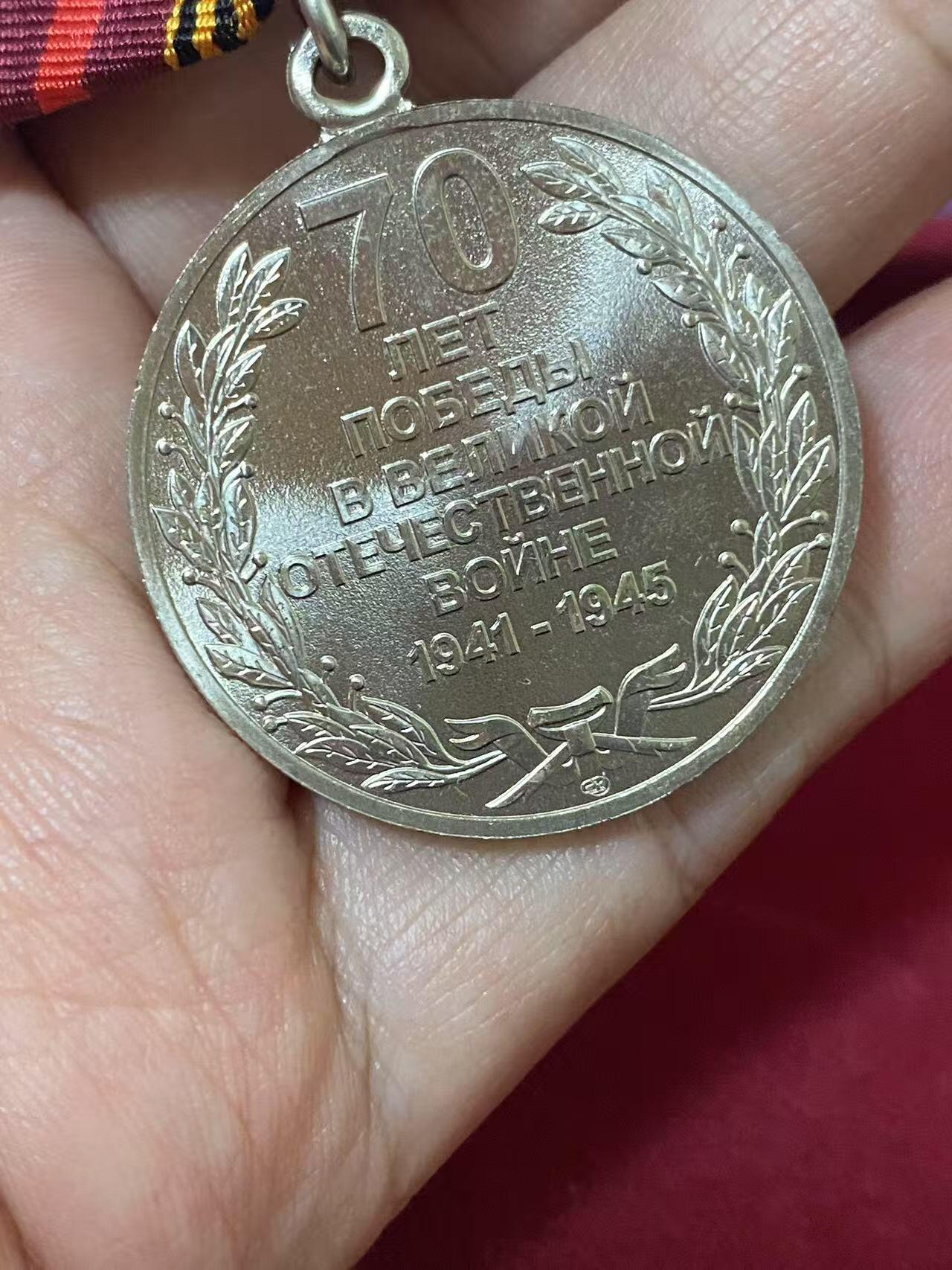 苏联勋章奖章3月28日晚上九点结束在麦稀奇 找不到的加我qq或者微信都是184277308备注苏章拍卖。最好加微信群每次都会通知还有提前可以一口价的 最近会持续拍卖一些东西。