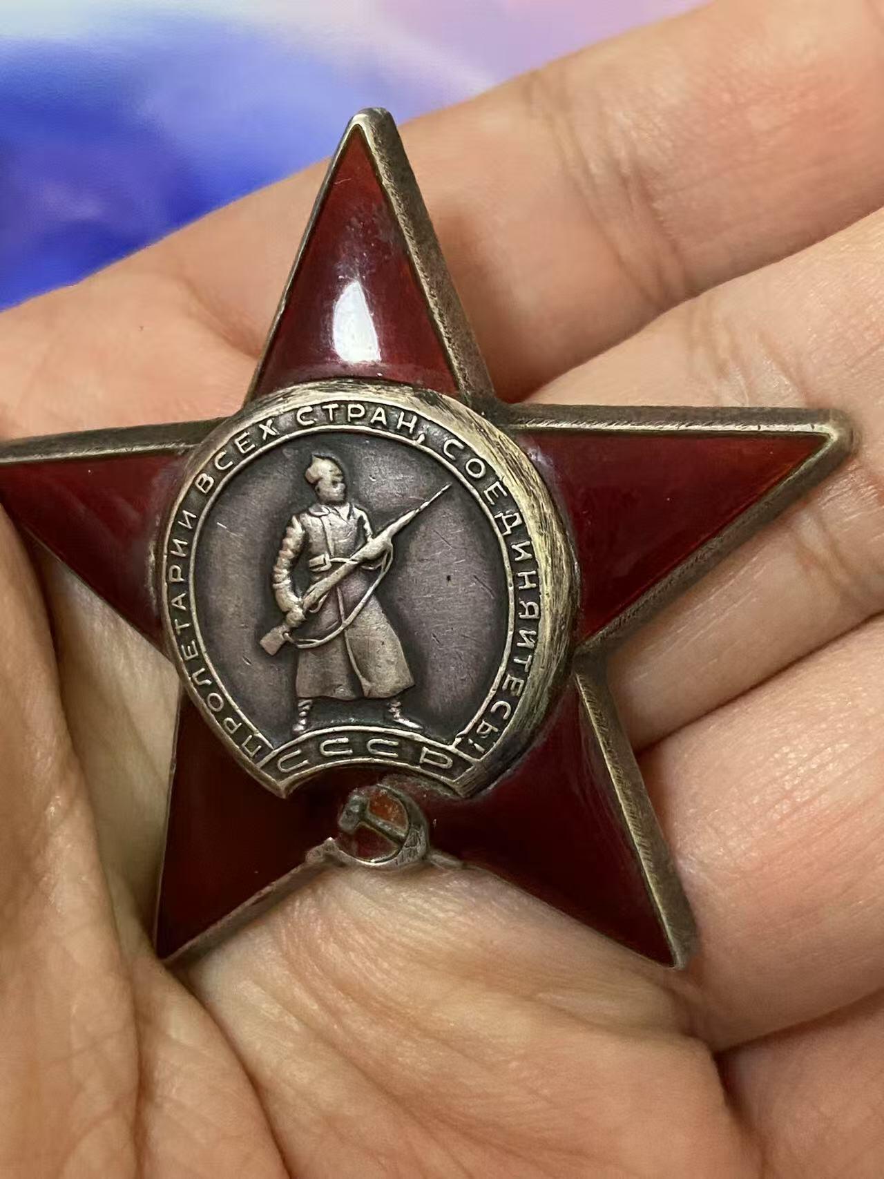 苏联勋章奖章八月十九日晚上九点结束在麦稀奇 找不到的加我qq或者微信都是184277308备注苏章拍卖。最好加微信群每次都会通知还有提前可以一口价的 最近会持续拍卖一些东西。 苏联二战红星 2586828 右下角珐琅后补 Сидоров Иван Петрович 272独立汽车运输连维修钳工 他多次在路上协助驾驶员，在敌军的火力下维修车辆，从而协助了不断供应进攻部队。