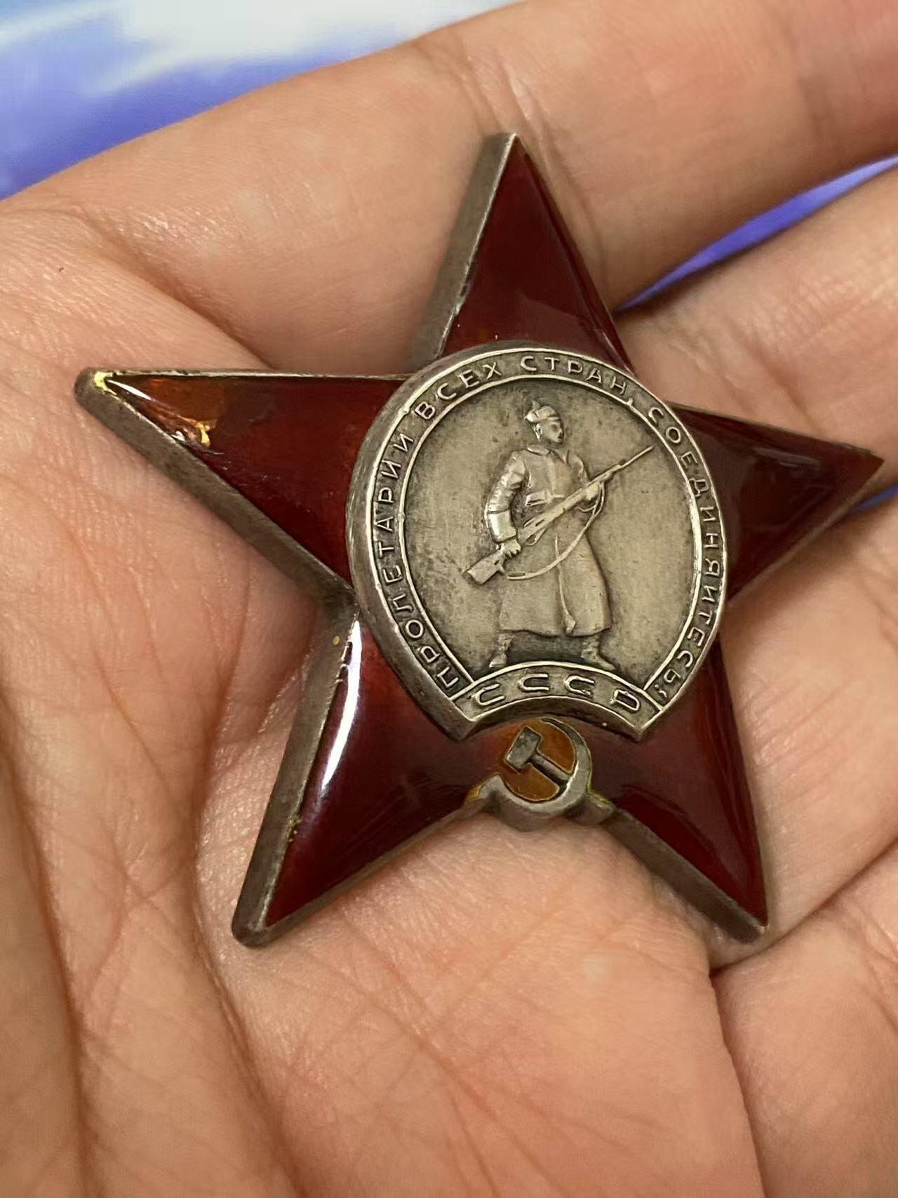 苏联勋章奖章3月28日晚上九点结束在麦稀奇 找不到的加我qq或者微信都是184277308备注苏章拍卖。最好加微信群每次都会通知还有提前可以一口价的 最近会持续拍卖一些东西。