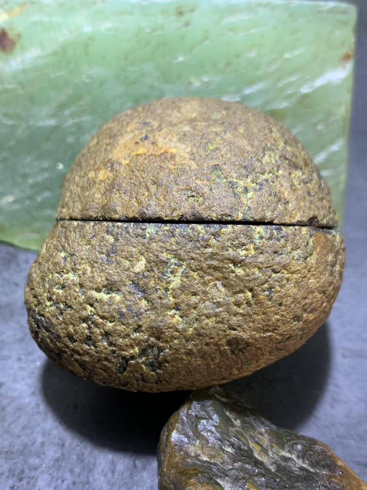 精美亚光原皮招财晶洞战国红玛瑙对切原石摆件一对
