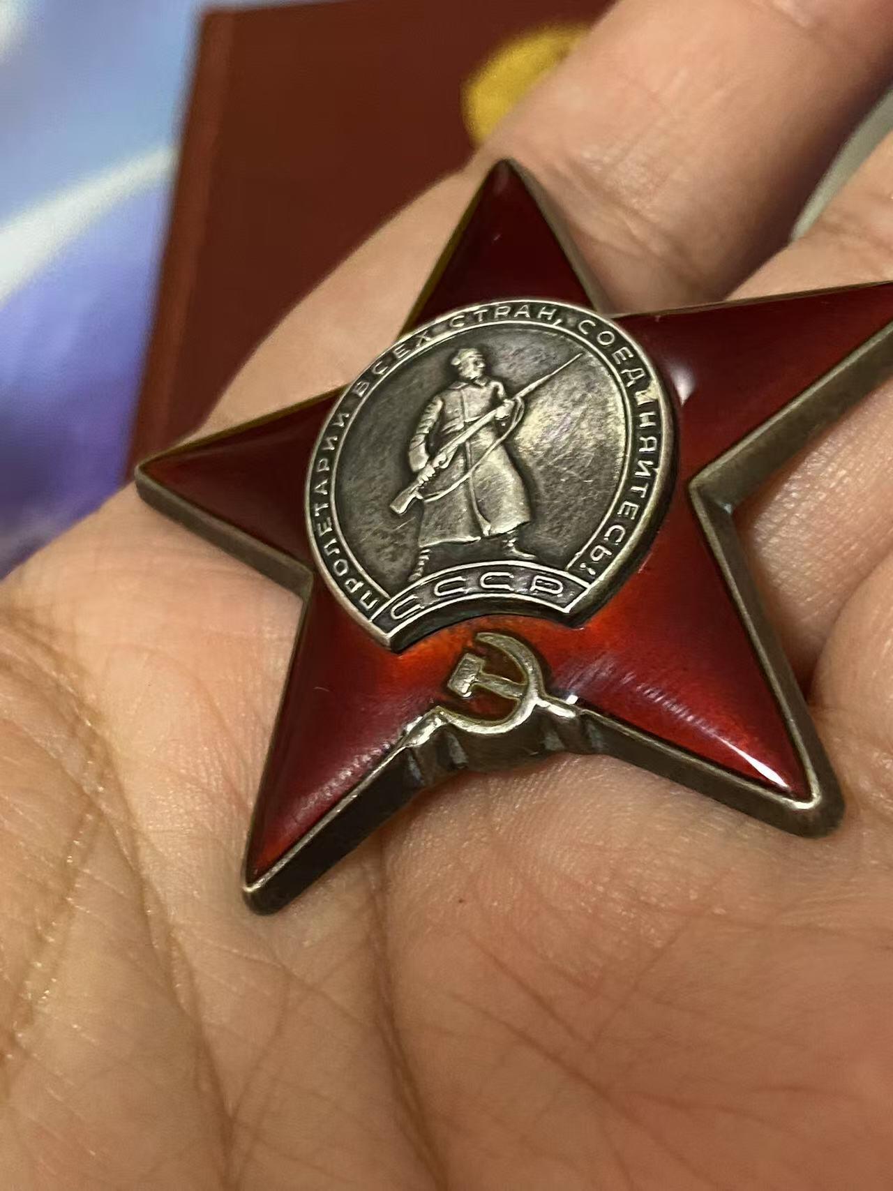 苏联勋章奖章3月28日晚上九点结束在麦稀奇 找不到的加我qq或者微信都是184277308备注苏章拍卖。最好加微信群每次都会通知还有提前可以一口价的 最近会持续拍卖一些东西。