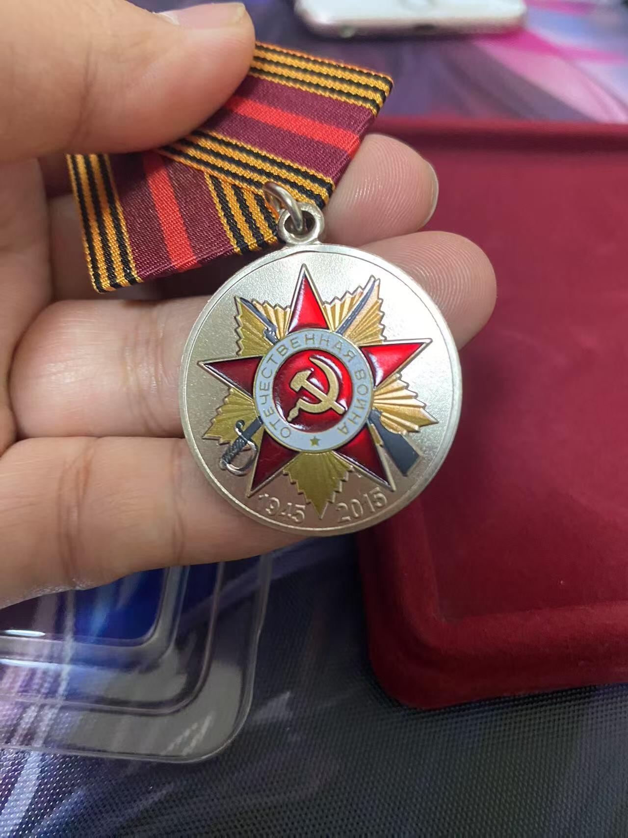 苏联勋章奖章3月28日晚上九点结束在麦稀奇 找不到的加我qq或者微信都是184277308备注苏章拍卖。最好加微信群每次都会通知还有提前可以一口价的 最近会持续拍卖一些东西。