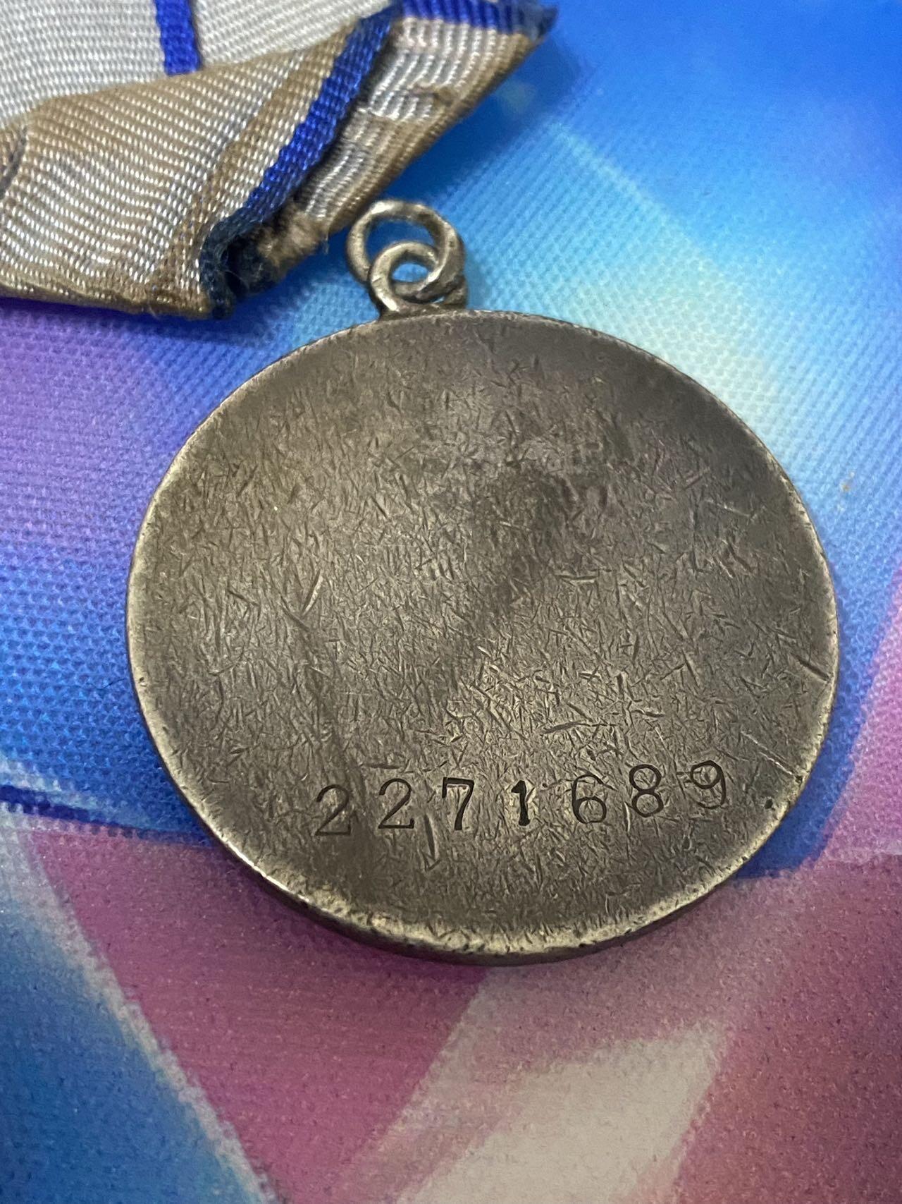 苏联勋章奖章3月28日晚上九点结束在麦稀奇 找不到的加我qq或者微信都是184277308备注苏章拍卖。最好加微信群每次都会通知还有提前可以一口价的 最近会持续拍卖一些东西。