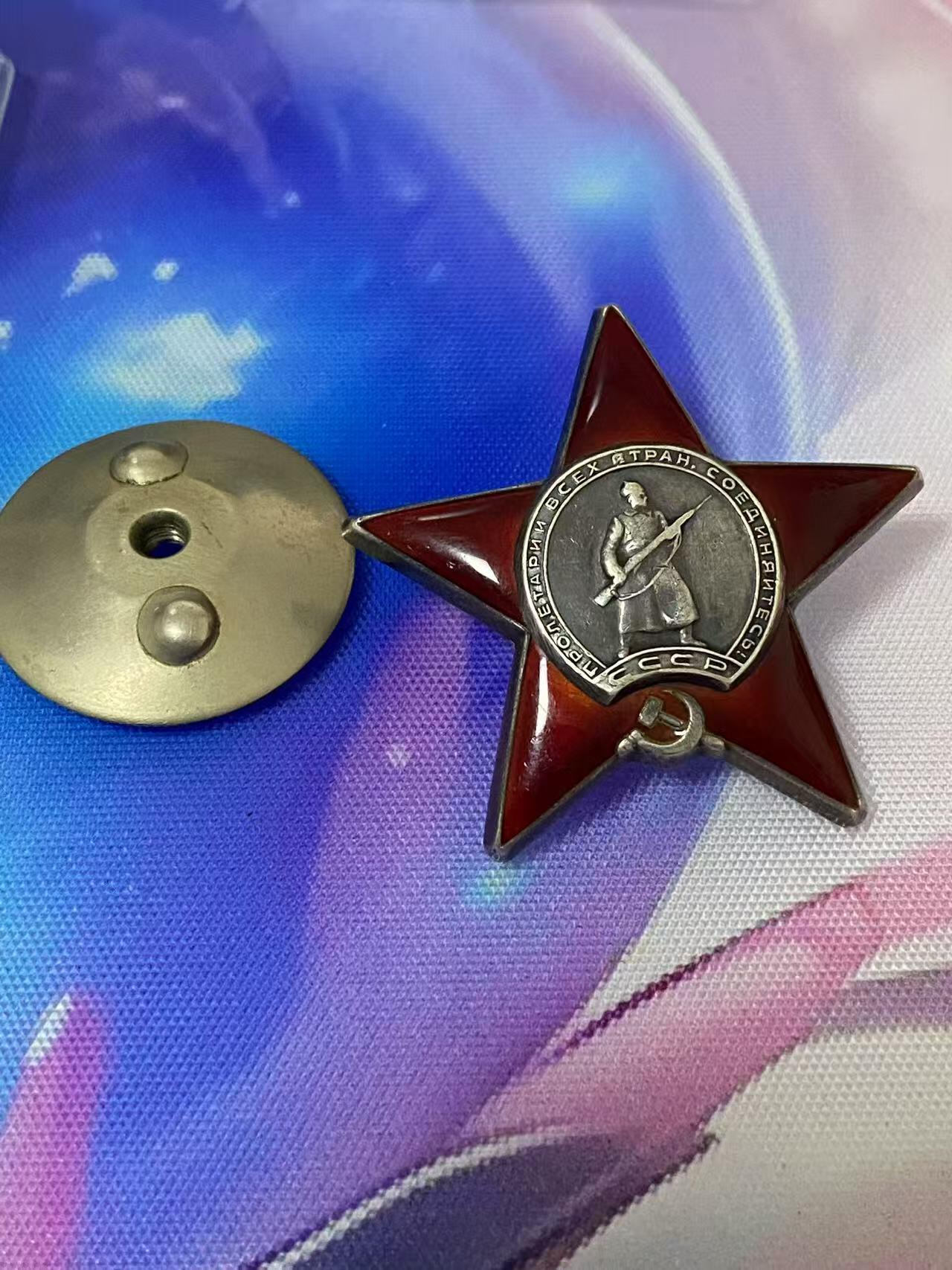 苏联勋章奖章3月28日晚上九点结束在麦稀奇 找不到的加我qq或者微信都是184277308备注苏章拍卖。最好加微信群每次都会通知还有提前可以一口价的 最近会持续拍卖一些东西。