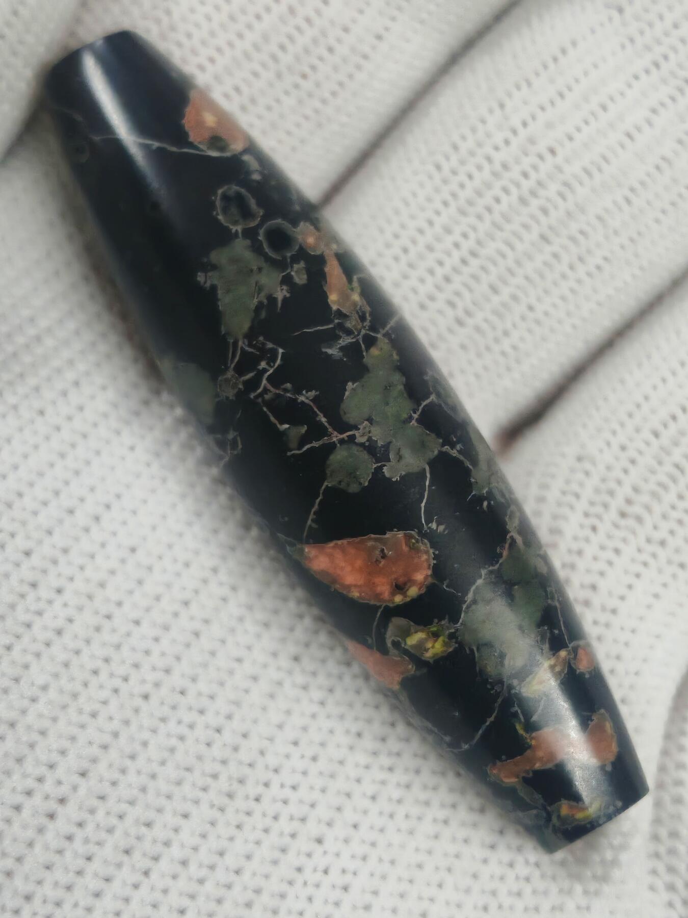 梅花玉天珠(36011)尺寸55.5*14mm重量16.8g安山岩玉强磁梅花玉
