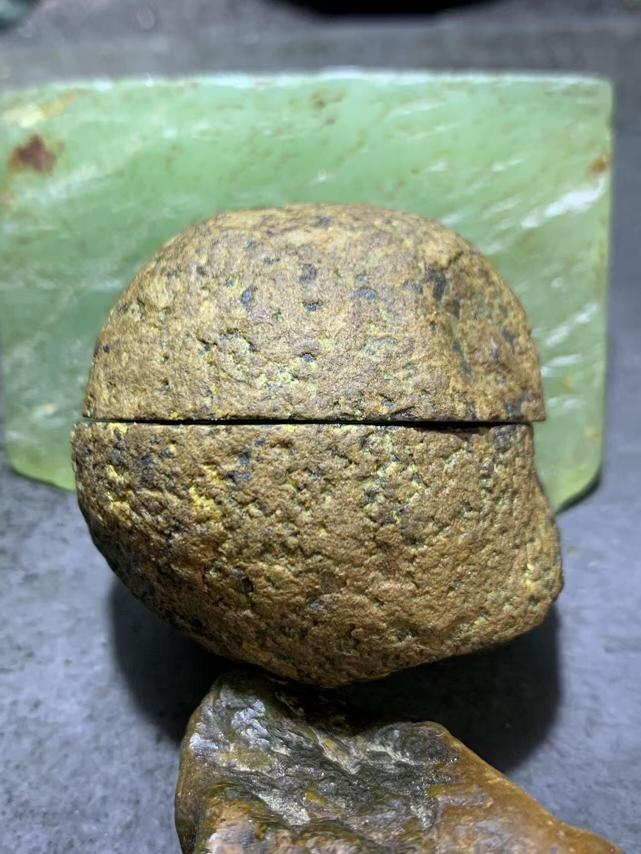 精美亚光原皮招财晶洞战国红玛瑙对切原石摆件一对