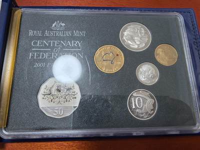 长老汇马年精选第七场拍卖 - 2001澳大利亚6枚精制套币，含彩色币2枚，盒证全