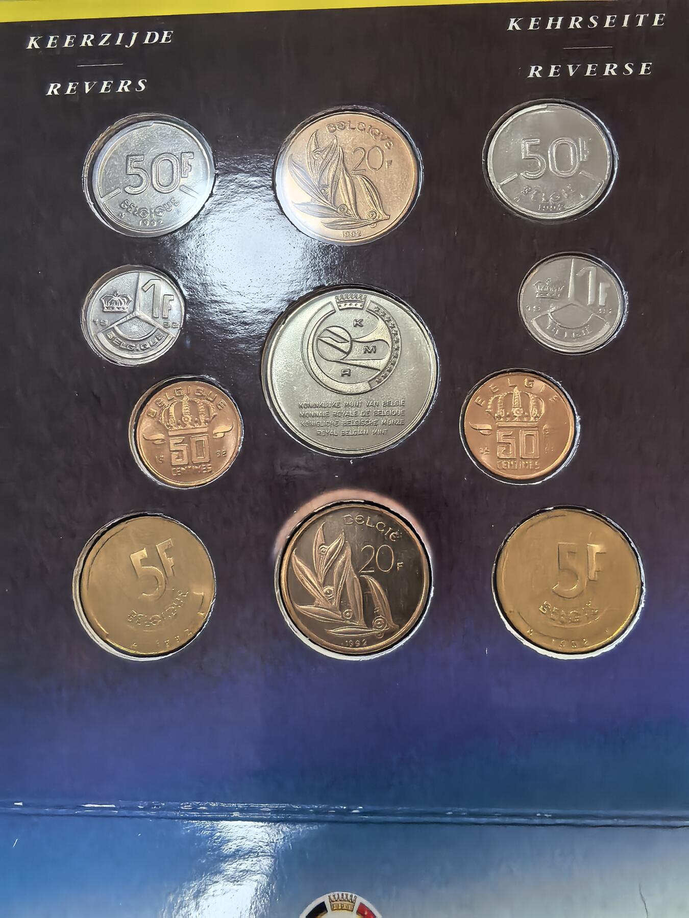 长老汇蛇年精选第三十六场拍卖 1992比利时10枚套币+1枚圆形铜章，卡装，克书35美金