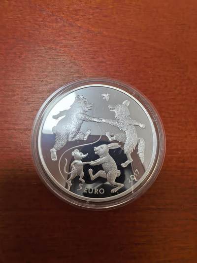 长老汇蛇年精选第三十六场拍卖 2017拉脱维亚童话故事系列之老人的手套5欧元彩色精制银币，盒证全