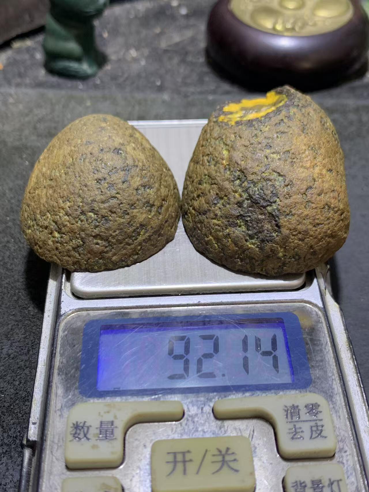 精美亚光原皮招财晶洞战国红玛瑙对切原石摆件一对