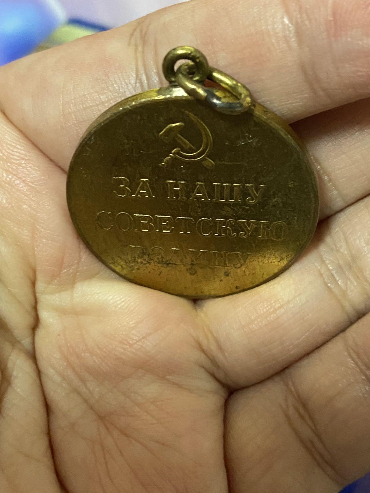 苏联勋章奖章八月十九日晚上九点结束在麦稀奇 找不到的加我qq或者微信都是184277308备注苏章拍卖。最好加微信群每次都会通知还有提前可以一口价的 最近会持续拍卖一些东西。 保卫高加索奖章 有挂布没挂 品相还不错